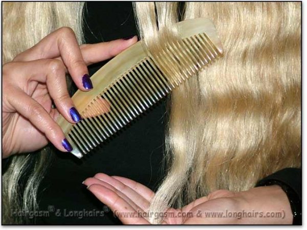 Scritcher-Comber LONGHAIRS® HAIRGASM® Maxi Moon 6-6.5″ Stimulating Sheep-Horn Comb